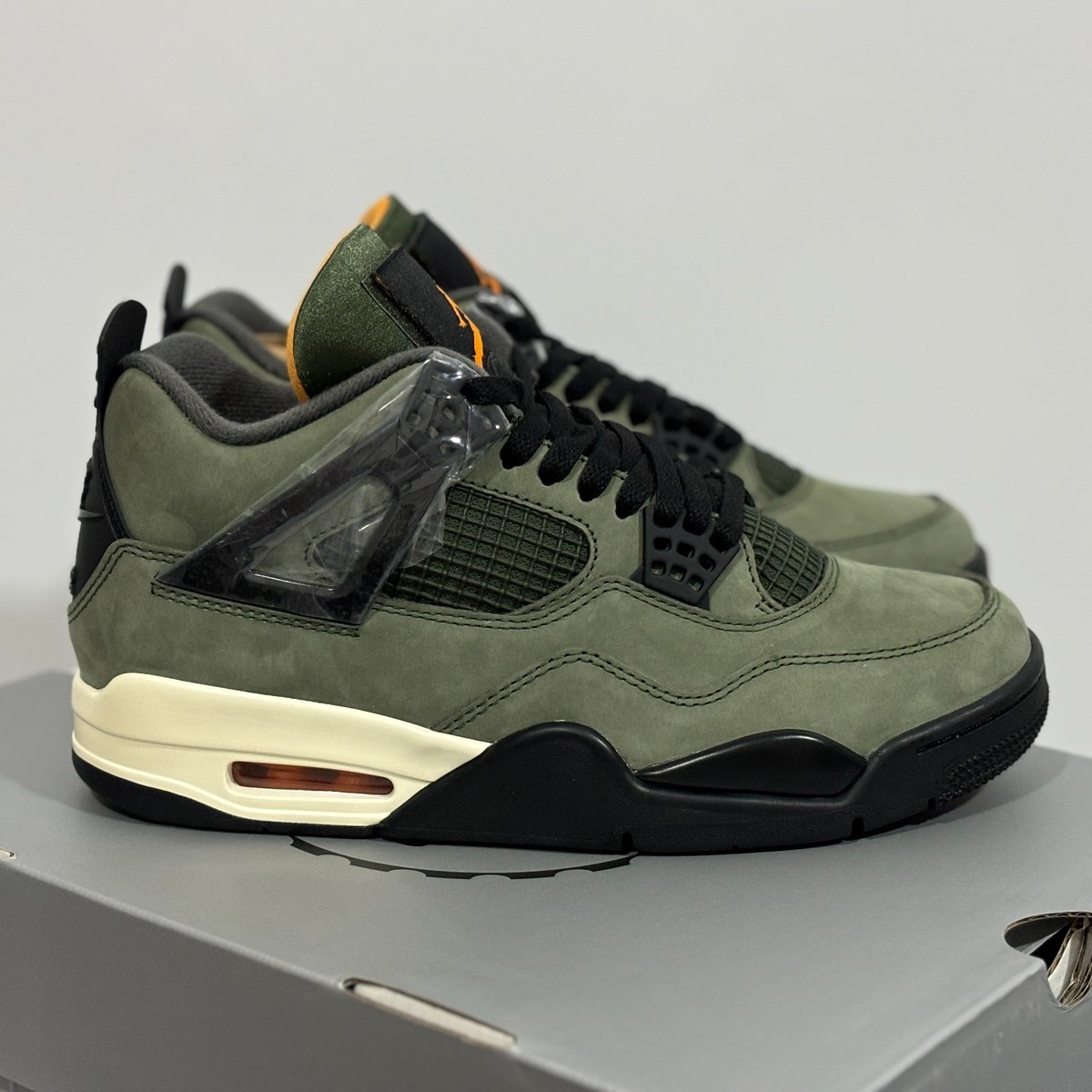 UNDEFEATED×Air Jordan4Retro \"Deep Green\" Air Jordan 4 x UNDEFEATED 'Deep Green and Clementine