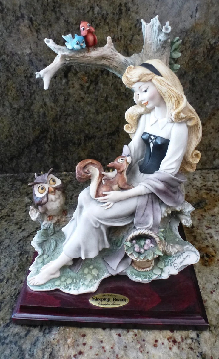 アルマーニ　ミニー　GIUSEPPE ARMANI ナースミニー Preços baixos em Estatuetas da Disney Armani | eBay