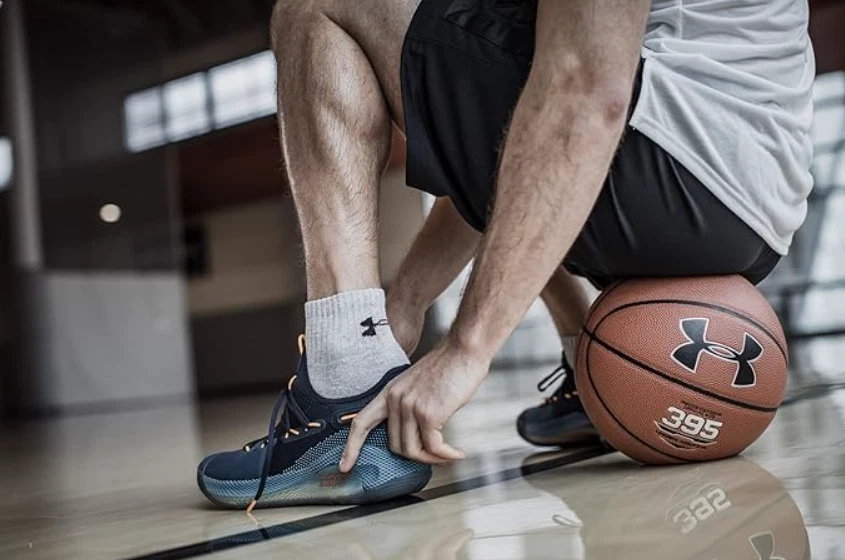 Calcetines de entrenamiento Under Armour de algodón, varios pares blancos Foto 3 de 4