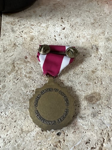 MEDAGLIA SERVIZIO MERITORIO MILITARE USA SECONDA GUERRA MONDIALE FULL SIZE CON NASTRO 5-10 - Foto 3 di 5