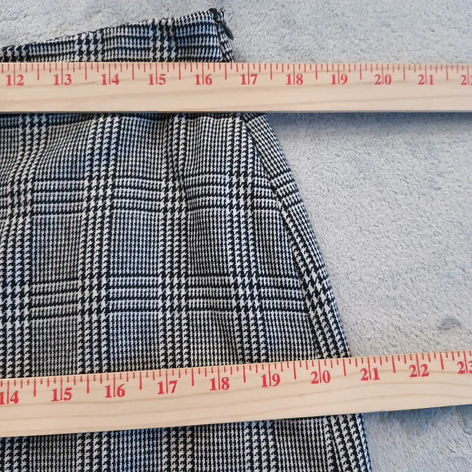 Falda corta NY&CO talla 14 negra a cuadros mezcla de lana aberturas forradas a lápiz Foto 3 de 4