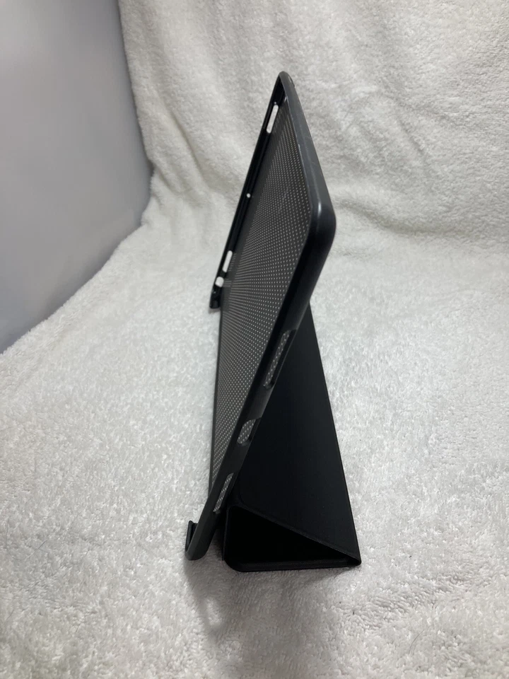 DTTO Apple iPad 10.5 soft back case, ultra slim lightweigh auto sleep/wake black - Image 4 of 4