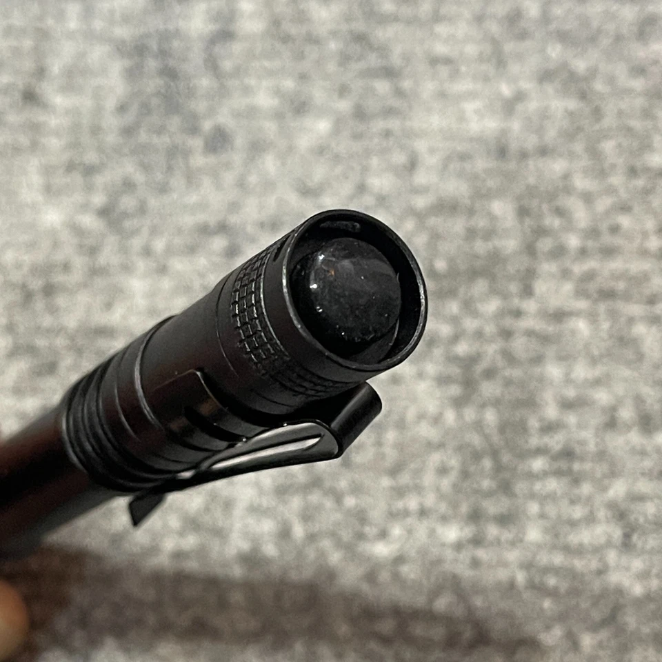 LED Luz Blanca AAA Batería Bolígrafo Linterna Simple Función En Apagado Cap Tail - Imagen 3 de 4