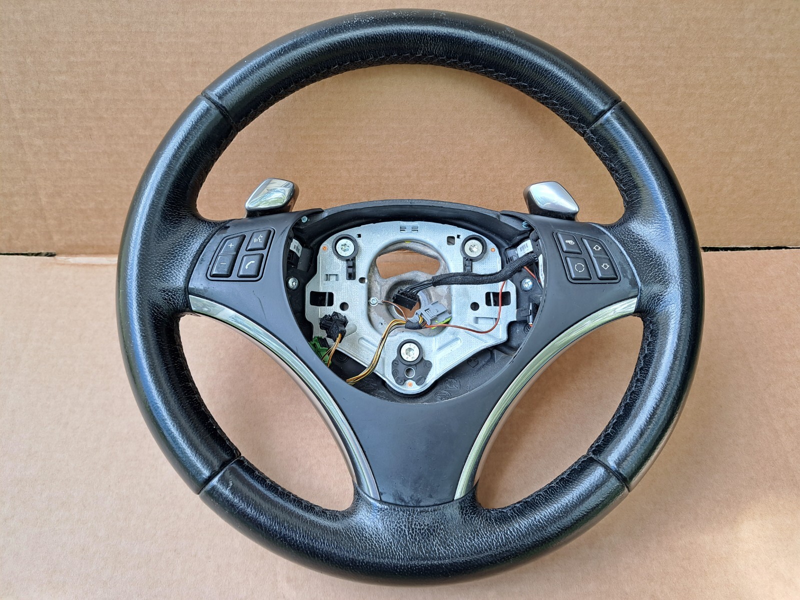 0813 BMW 128i 135i OEM SPORT LEATHER STEERING WHEEL W/ PADDLE SWITCHES