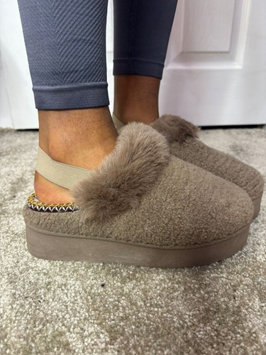 DAMEN FLAUSCHIGE KUNSTFELL PLATEAU BEQUEME HAUSSCHUHE PANTOLETTEN SCHUHE GRÖSSE - Bild 22 von 26