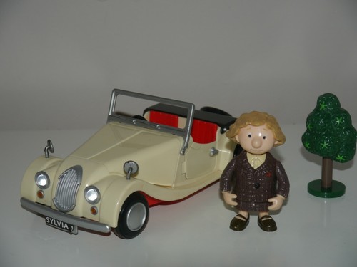 Large Friction Dr Gilbertson Car Morgan & Dr Sylvia Gilbertson Figure Tree _ V1 - Picture 1 of 12