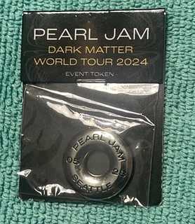 PEARL JAM : SEATTLE KEYCHAIN EVENT TOKEN DARK MATTER 2024 TOUR : Vedder