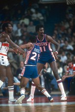 Caldwell Jones Philadelphia 76ers in action v the Washington Bulle- Old Photo 2