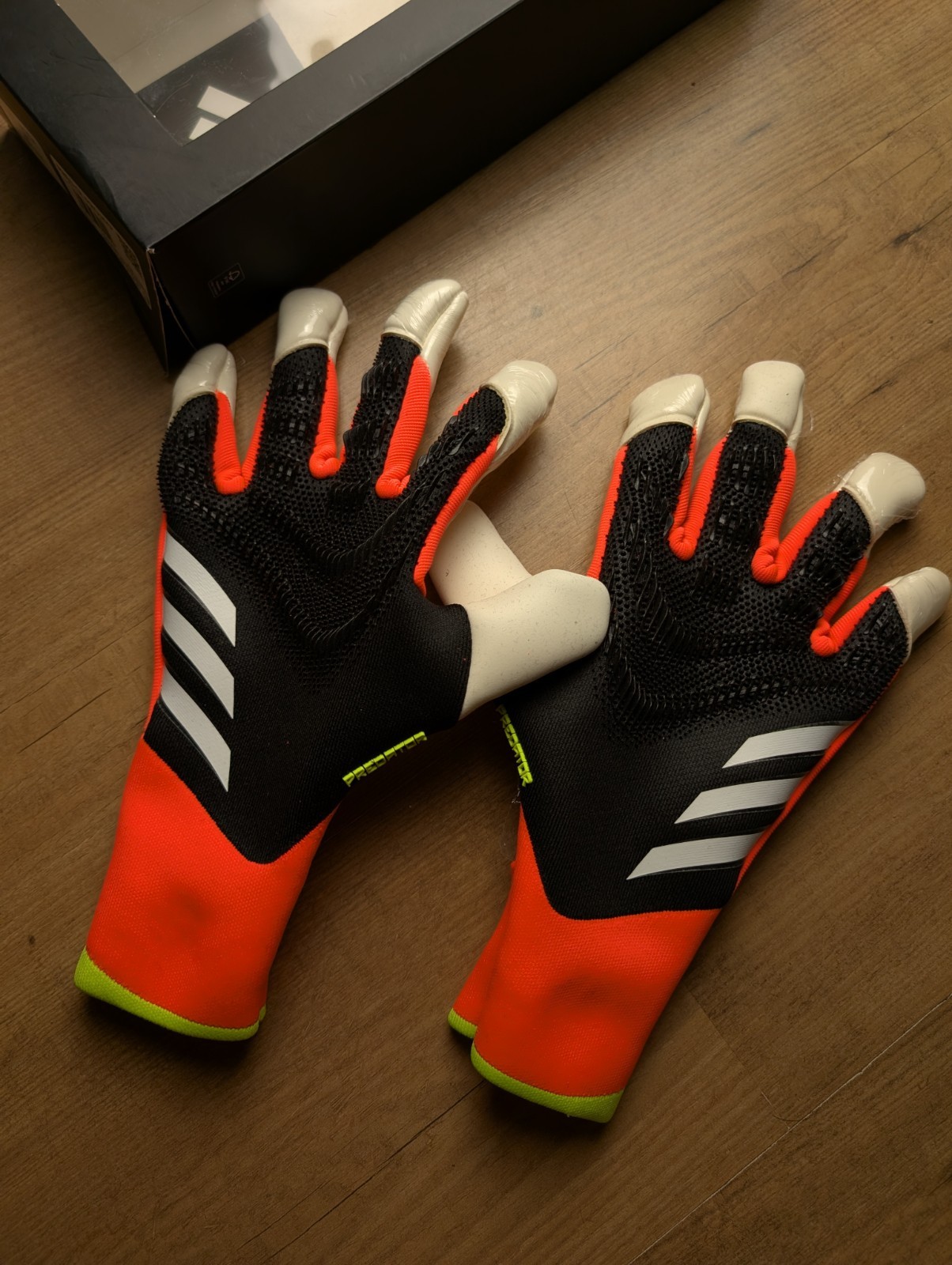 Adidas Predator Pro Hybrid GL Goalkeeper Gloves Size 9 Red/Black