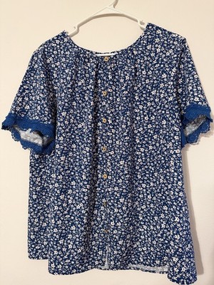BloomChic Women s XL Blue White Floral Round Neck Short Sleeve Button
