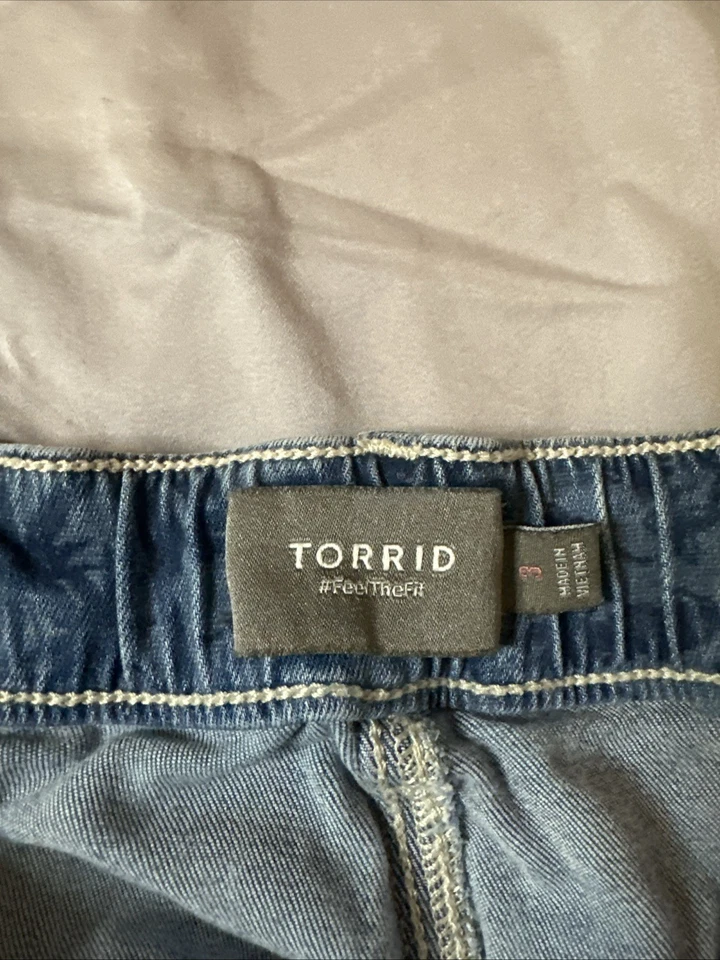 Pantalones cortos de mezclilla Torrid para mujer talla 3 con cordón Foto 2 de 4