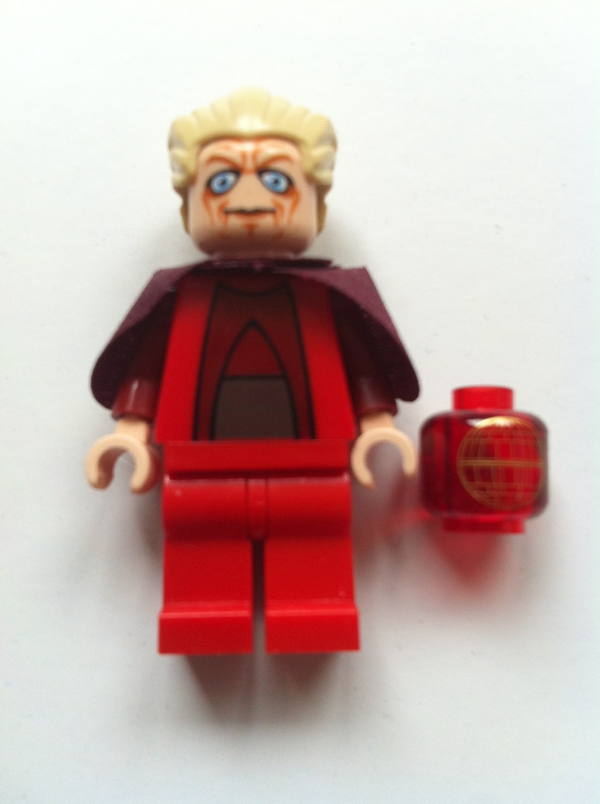 Complétez votre Sénat avec Lego sw0243 Chancellor Palpatine et ses grands yeux