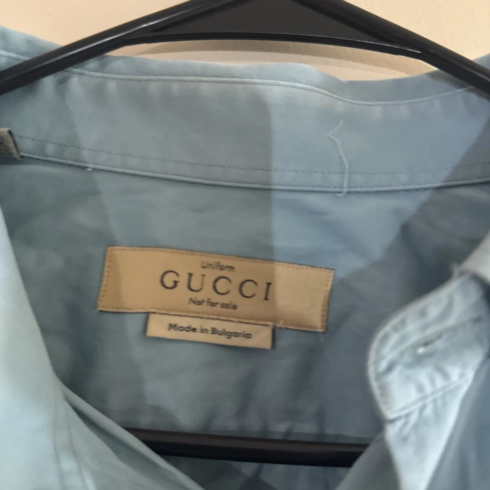 Camisa abotonada uniforme Gucci azul claro - No a la venta - Hecha en Bulgaria  Foto 3 de 4