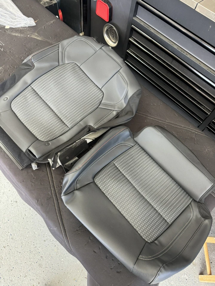 24 заводских сиденья Ford Bronco Raptor — только материал. - Изображение 2 из 4