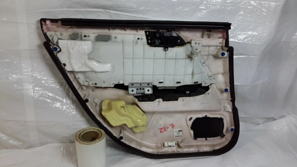 2006-2007 Infiniti M35 M45 Door Trim Panel Rear Right Passenger OEM 82900-EH211 - Image 3 of 4