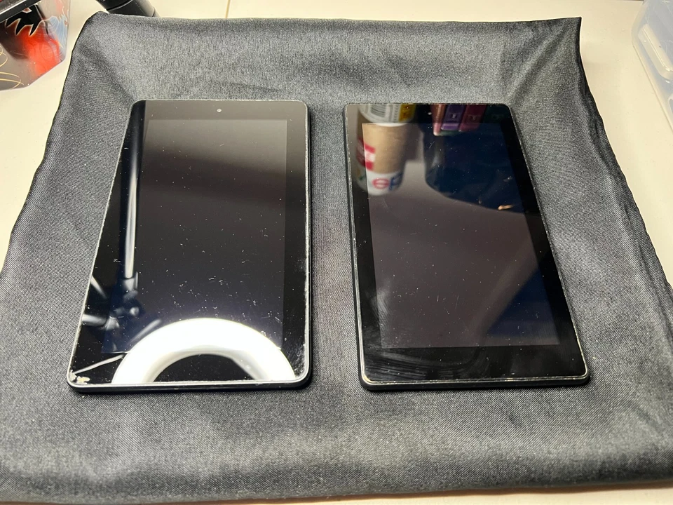 Set of 2 Amazon Fire 7 Tablet SR043KL 8GB Black IPS LCD 7" No cellular 1GB RAM - Image 3 of 4
