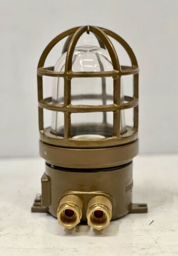 CHRISTMAS SALE VINTAGE BRASS METAL WALL CEILING MOUNT BULKHEAD SHIP LIGHT - Picture 2 of 8