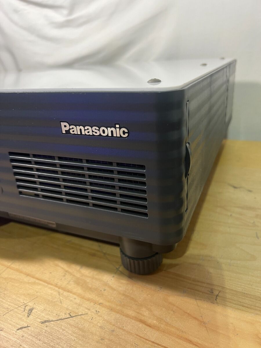 Panasonic PT-D4000U DLP Projector White Corded 1080i (FHD Panasonic PT-D4000U DLP Projector White Corded 1080i (FHD