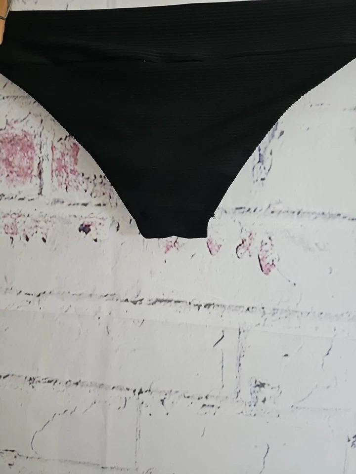 Parte inferior de bikini hipster de punto elástico acanalado negro talla 10 totalmente forrada de H&M Foto 4 de 4