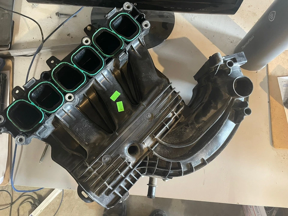 Tubo de admisión de aire Lincoln/Ford/Motorcraft de 2010 Lincoln MKZ, 3,5 L Duratec Foto 3 de 4