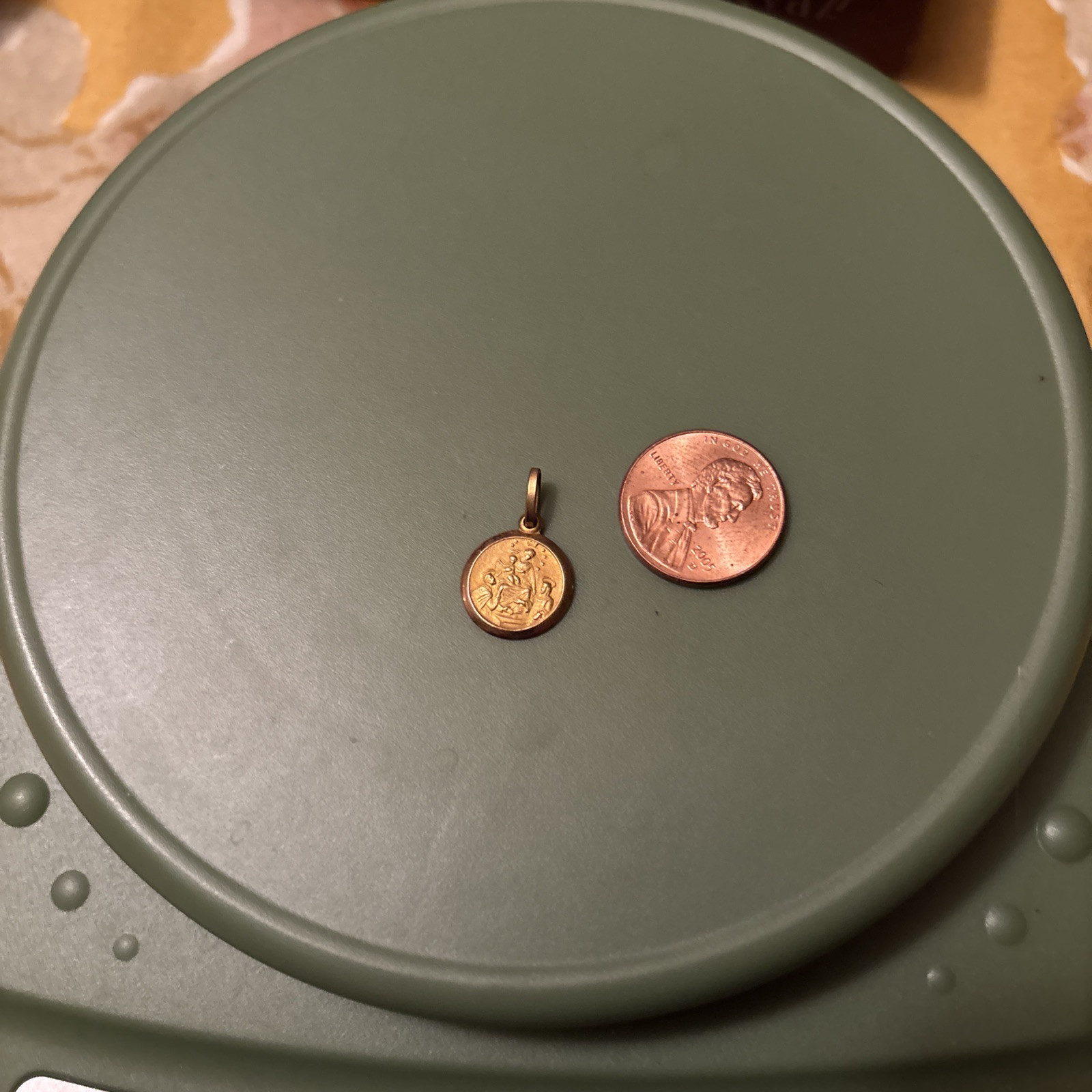 14K gold Baby Jesus with Virgin Mary & Two Saints pendant. 1 Gram