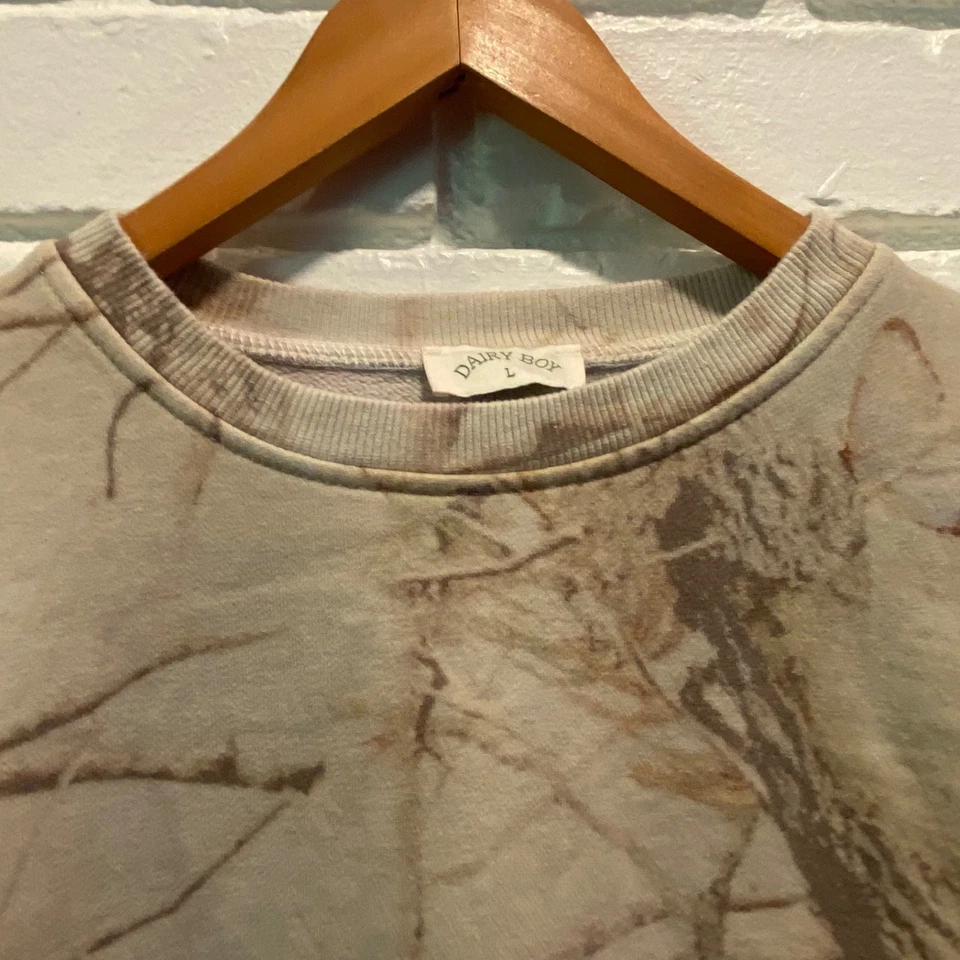 Sudadera Dairy Boy Camuflada Estampado Mariposa Cuello Redondo Talla L Foto 3 de 4