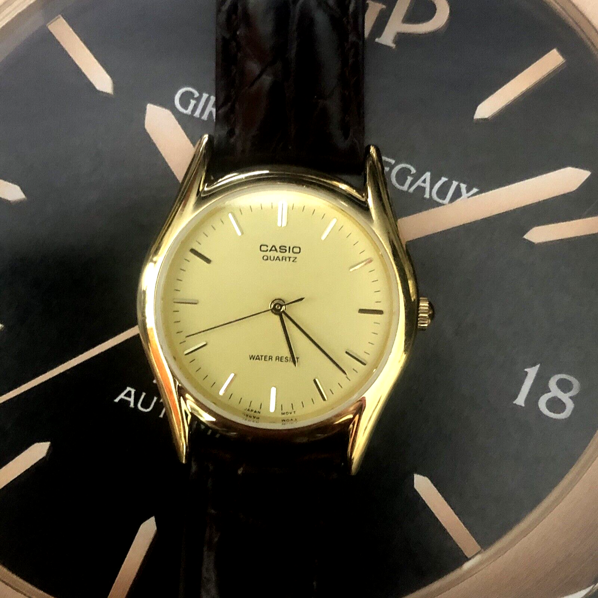 Vintage watch, CASIO Unisex QUARTZ Gold plate Genuine Brown Vintage watch, CASIO Unisex QUARTZ Gold plate Genuine Brown