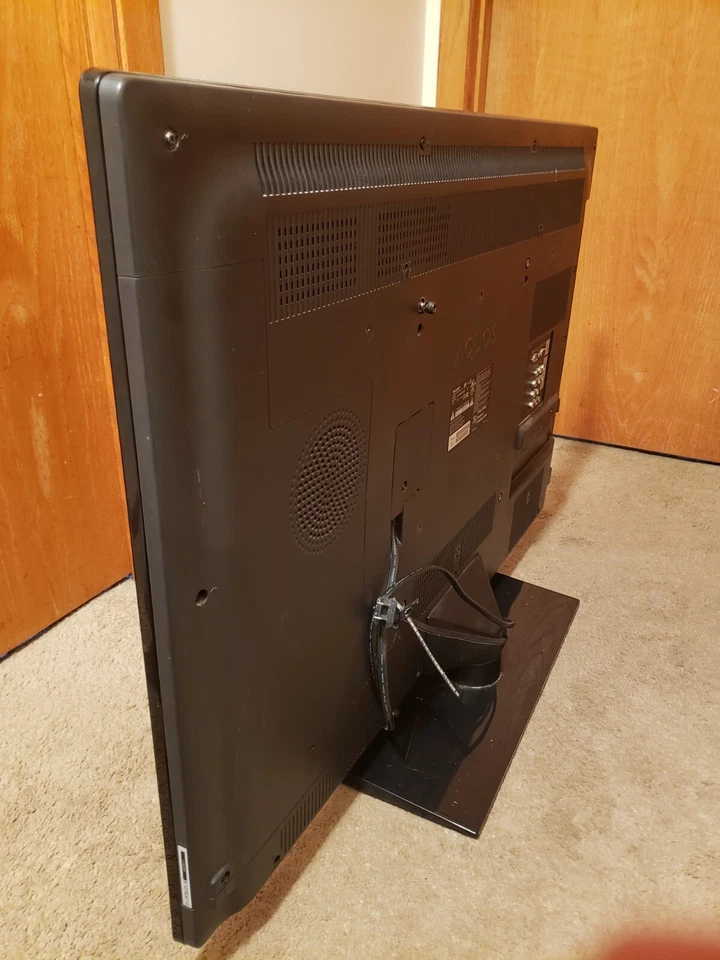 tv aquos sharp quattron lc-40le830u Foto 3 de 4