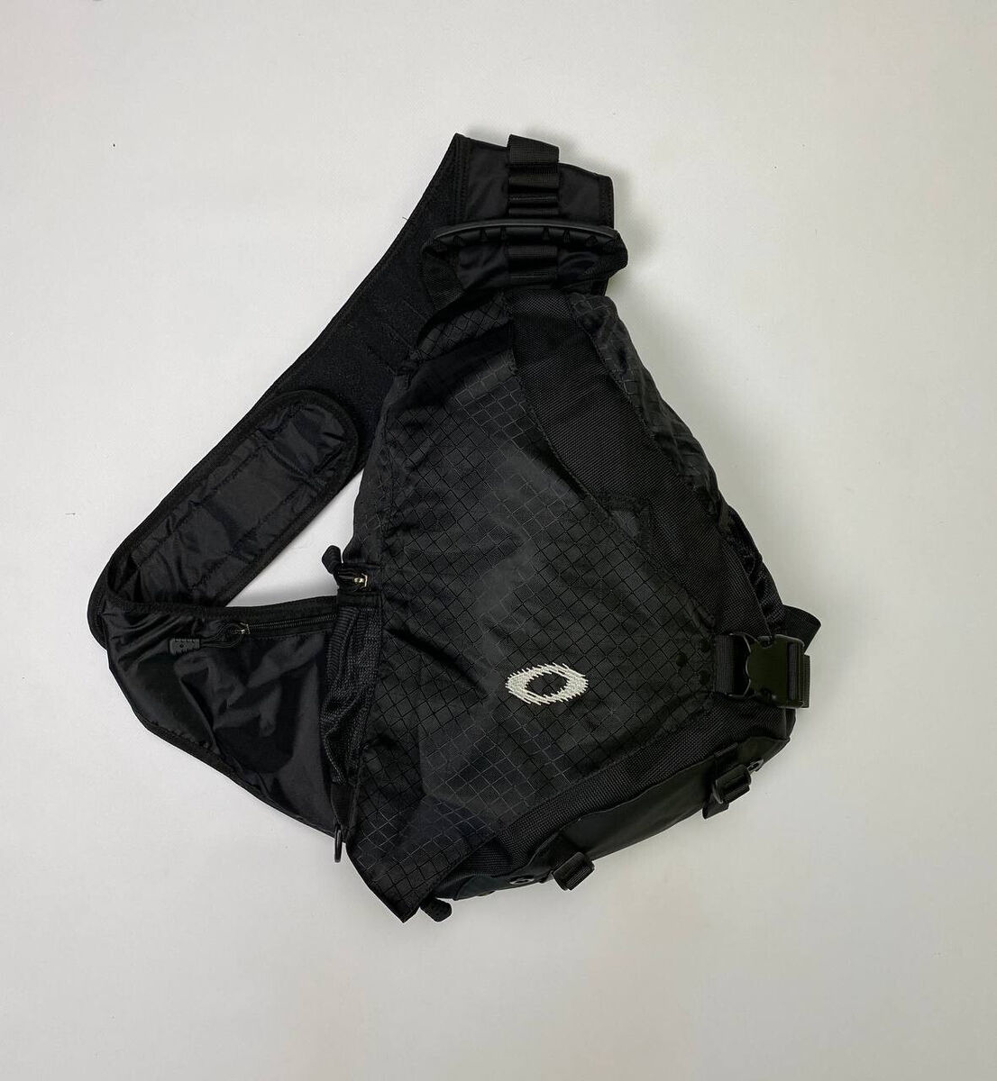 Oakley Vintage Sling Bag, Crossbody, Software, Messenger Bag Oakley Vintage Sling Bag, Crossbody, Software, Messenger Bag