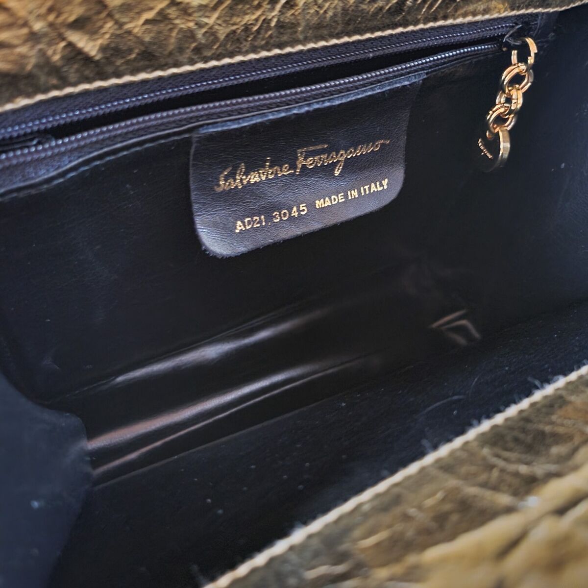 SALVATORE FERRAGAMO Vintage Metallic Gold Chain Leather Bag SALVATORE FERRAGAMO Vintage Metallic Gold Chain Leather Bag