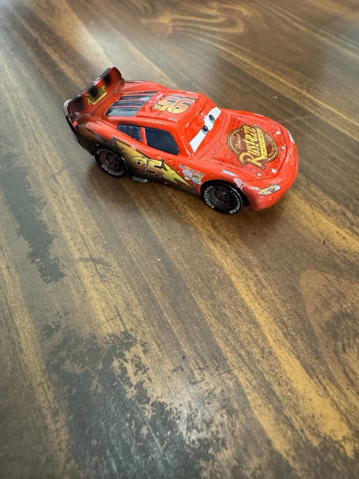 Camión camión Mack Rusteze 2017 Mattel Disney Pixar Cars solo cabina y Rust-eze Foto 4 de 4