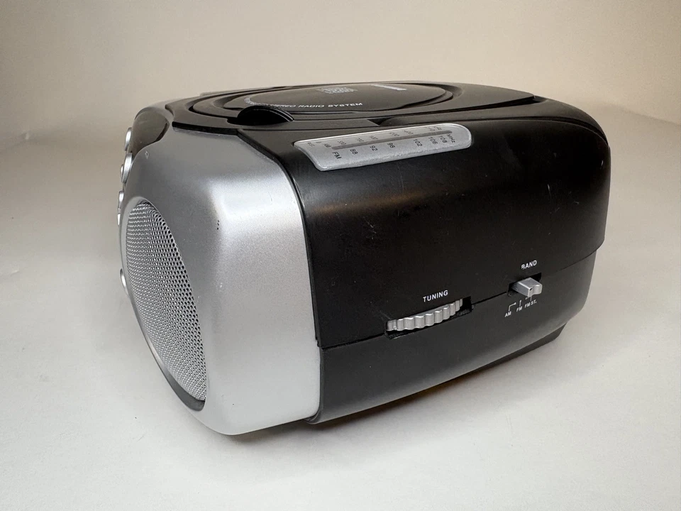 Sylvania портативный проигрыватель компакт-дисков стерео с AM/FM-радио бумбокс SRCD243PL-ASST6  - Изображение 4 из 4