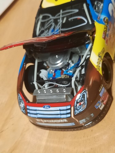 David Gilliland 2006 Fusion #38 M&M's World Action 1:24 Diecast Auto Autograph - Picture 8 of 23
