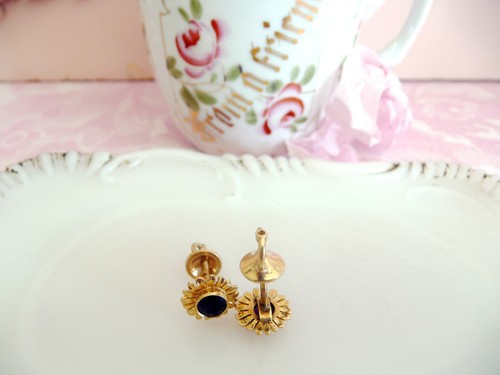 Vintage Amethyst Earrings 14k Gold~Screw-In! Dainty Flower Shaped Setting~PURPLE - Picture 7 of 11