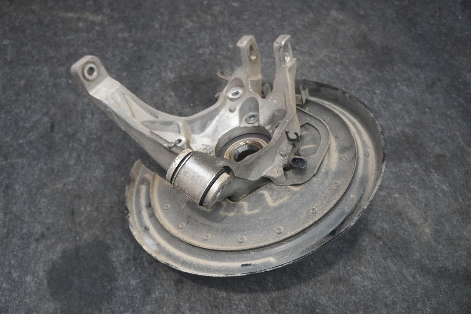 Rear Left Spindle Knuckle Wheel Hub 3W7505435E Bentley Continental GTC 2016