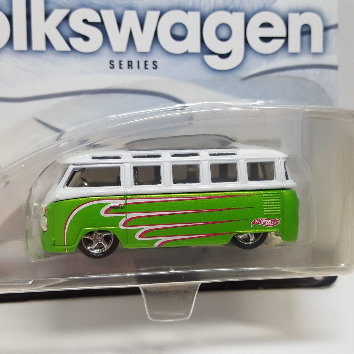 Hot Wheels Volkswagen Series Pair Green & Red VW BUS Mini