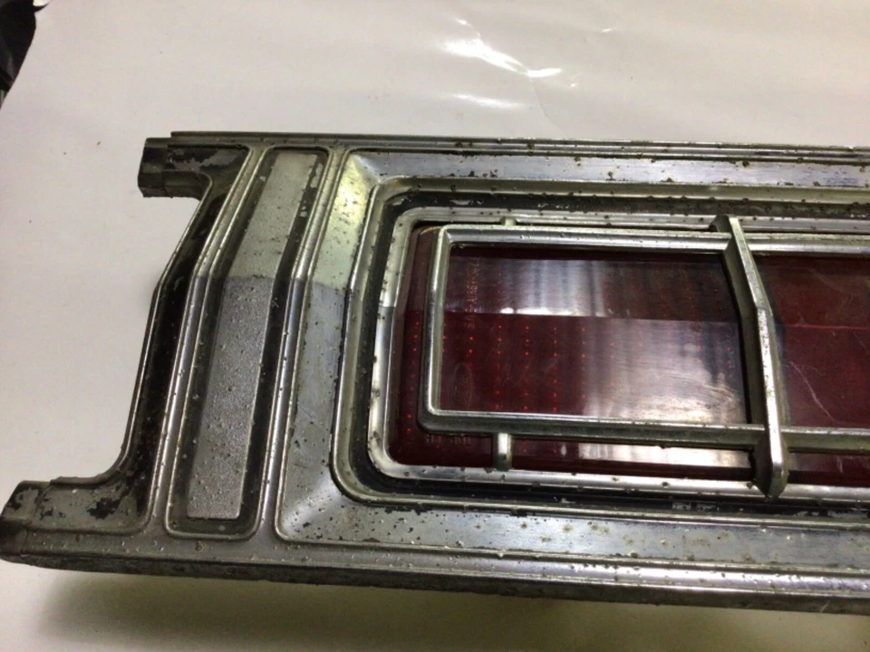 Luz trasera izquierda Ford Elite 74 75 76 Foto 2 de 4