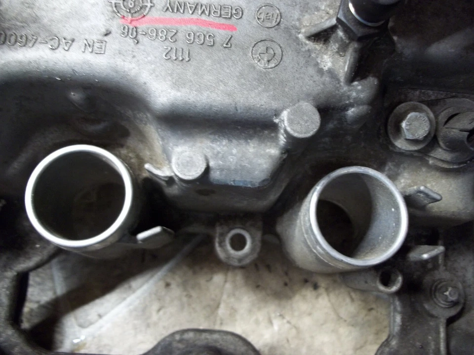 09-12 BMW SERIE 750 11-13 BMW 550I 4.4L 8 CILINDROS TURBO TAPA VÁLVULA IZQUIERDA OEM Foto 4 de 4