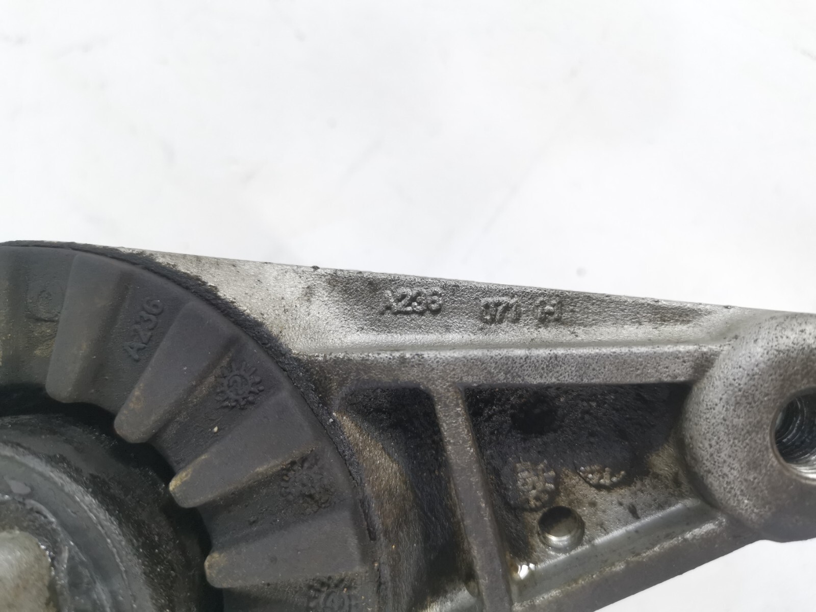 14-19 MASERATI QUATTROPORTE S 3.0L ENGINE FRONT LEFT MOUNT BRACKET 06700036290