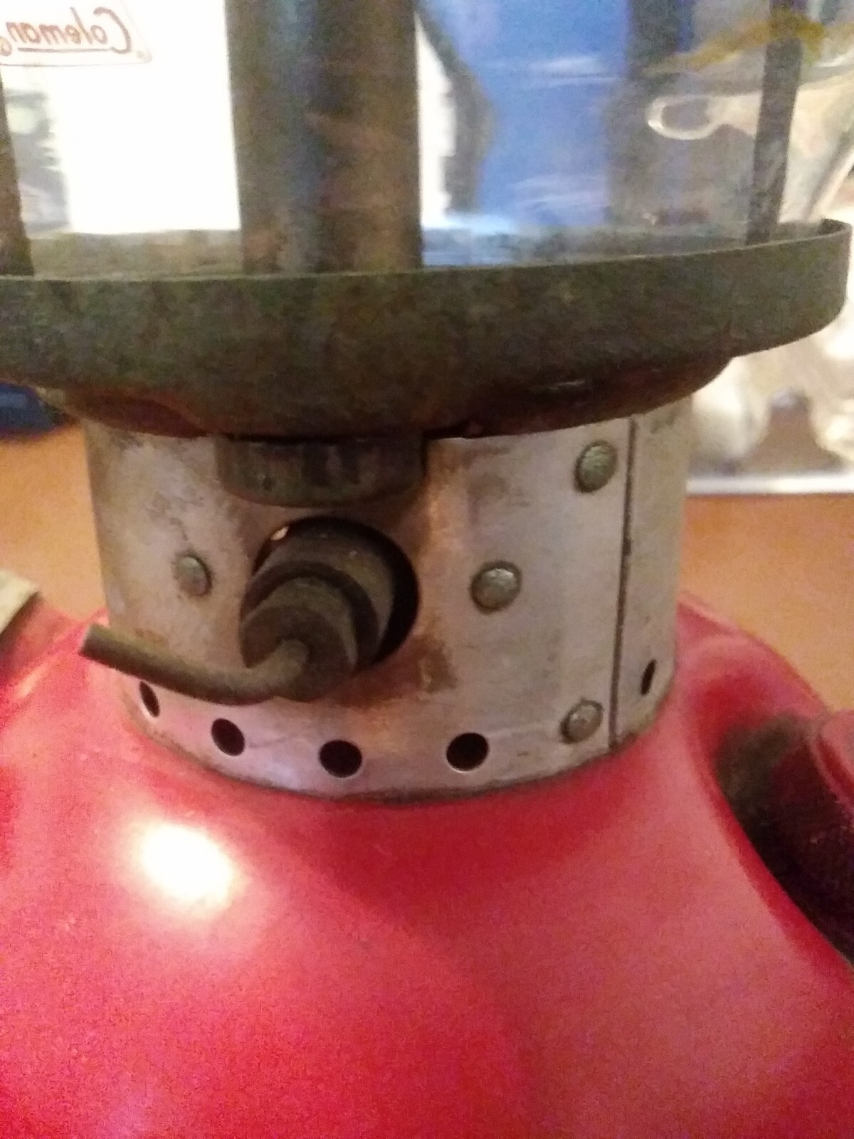 1963 Coleman Lantern Model 200A Kerosene. Red Porcelain สำนักงานสิทธิ