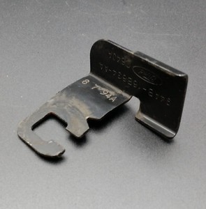 Halter am Motorhaubenschloss 94AB-16B634-AA für FORD ESCORT MK6 94-95