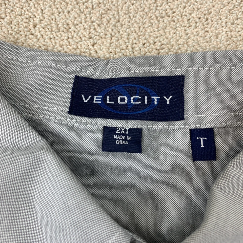 Camisa con botones Syracuse para hombre 2XT alta manga larga gris logotipo bordado Foto 3 de 4