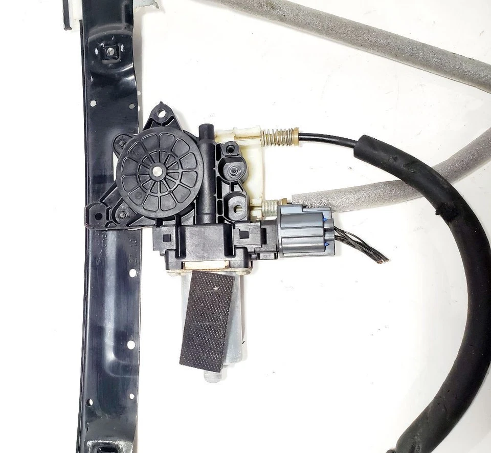 2013 14 15 16 17 18 19 2020 Nissan Pathfinder OEM Front Right Window Regulator  - Image 4 of 4