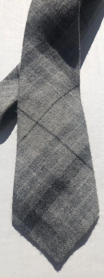 Corbata Wembley Gris Puntada Sin Corbata Calidad Para Traje Azul/Negro/Gris 54" x 3 1/4" Foto 2 de 4