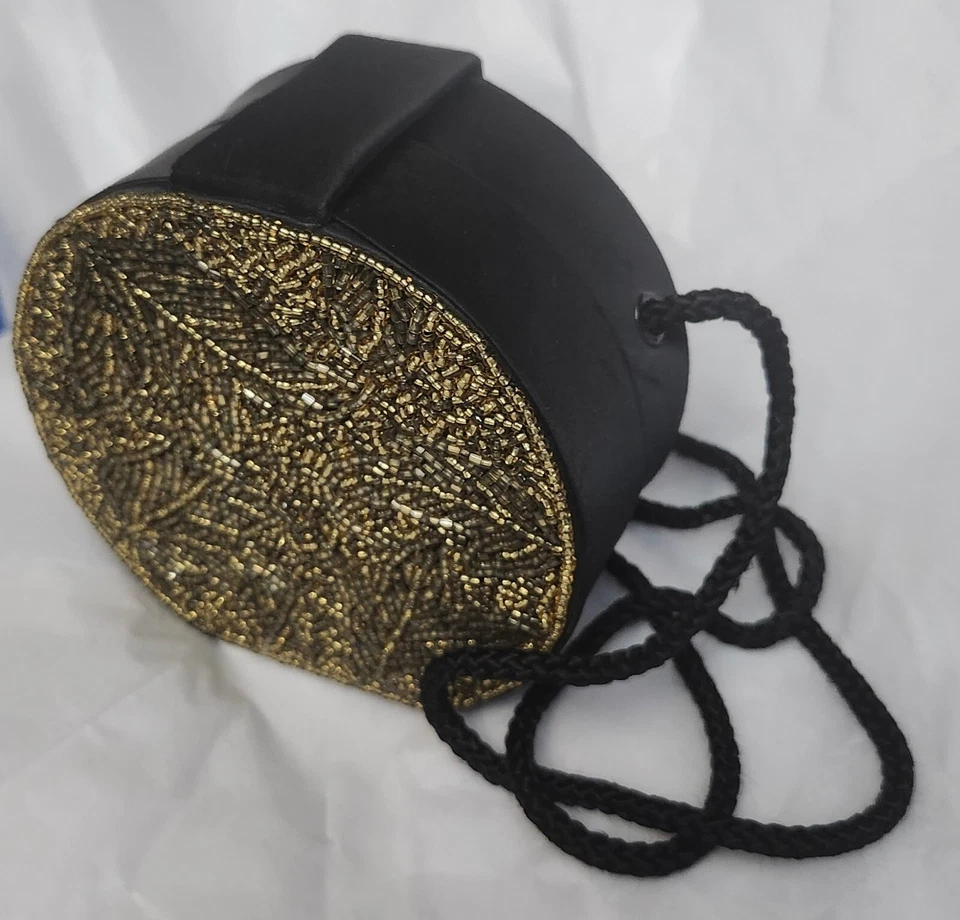 Bolsa de noite vintage Oscar De La Renta pequena redonda caixa de pílulas bolsa com miçangas  - Imagem 3 de 4