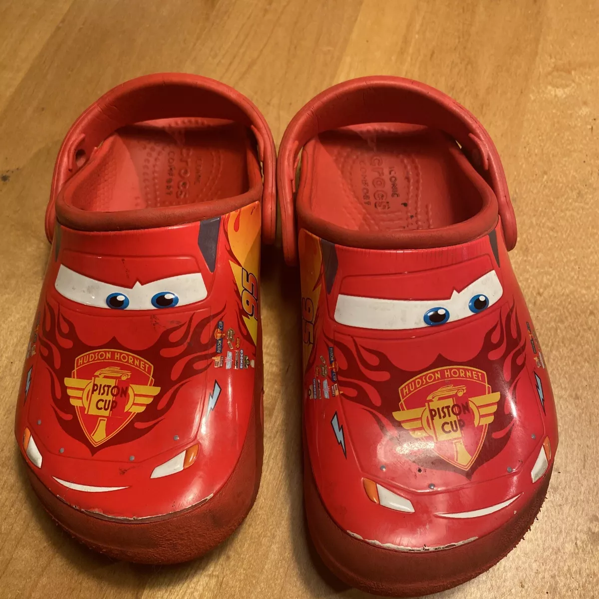 Crocs Unisex Disney and Pixar Cars Lightning McQueen