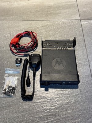 Motorola MotoTRBO DGM6100+GPS UHF 403-470 MHz 160 Channel 40 Watt Digital
