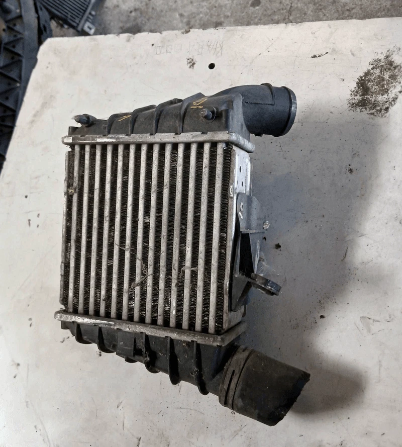 6Q0145804A Scambiatore aria/aria  VOLKSWAGEN FOX (5Z) 1.4 TDI Ber. 3p/d/1422cc - Immagine 2 di 3