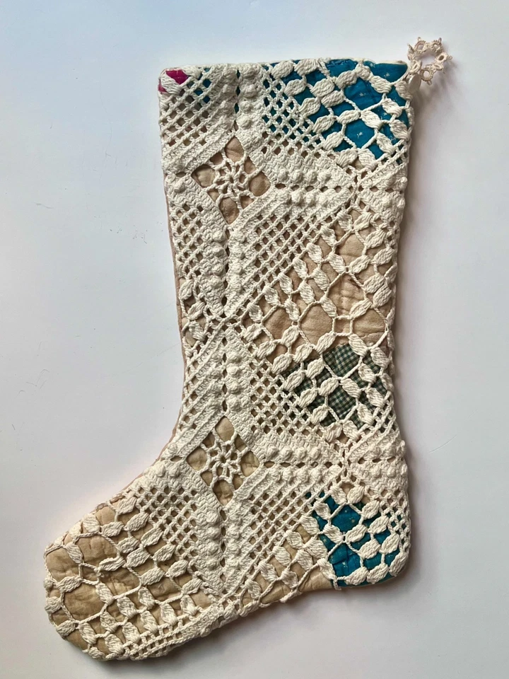 Par de medias navideñas de encaje ganchillo filete edredón primitivo vintage rosa y azul Foto 3 de 4