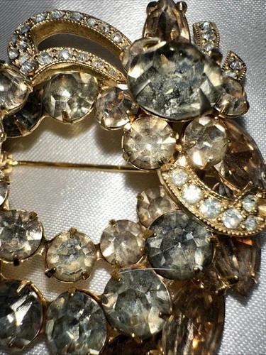 Vintage Eisenberg Ice 7176 Rhinestone Wreath Bow Brooch Gold Tone Signed